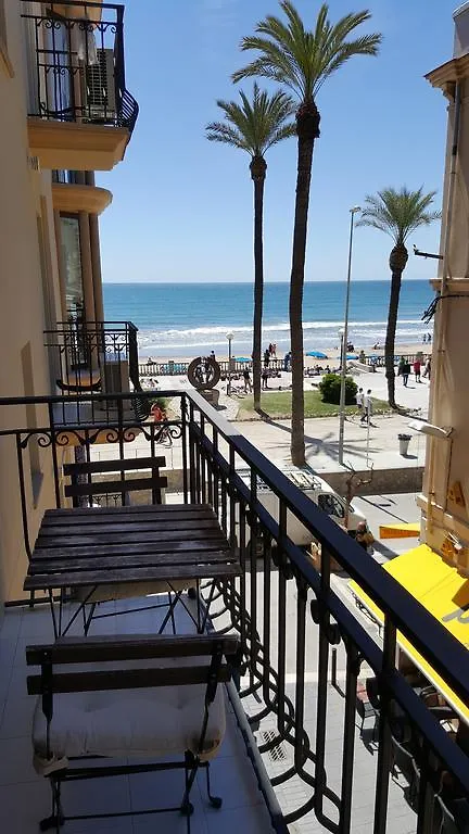 Estrella Primero De Mayo Sitges 0*,